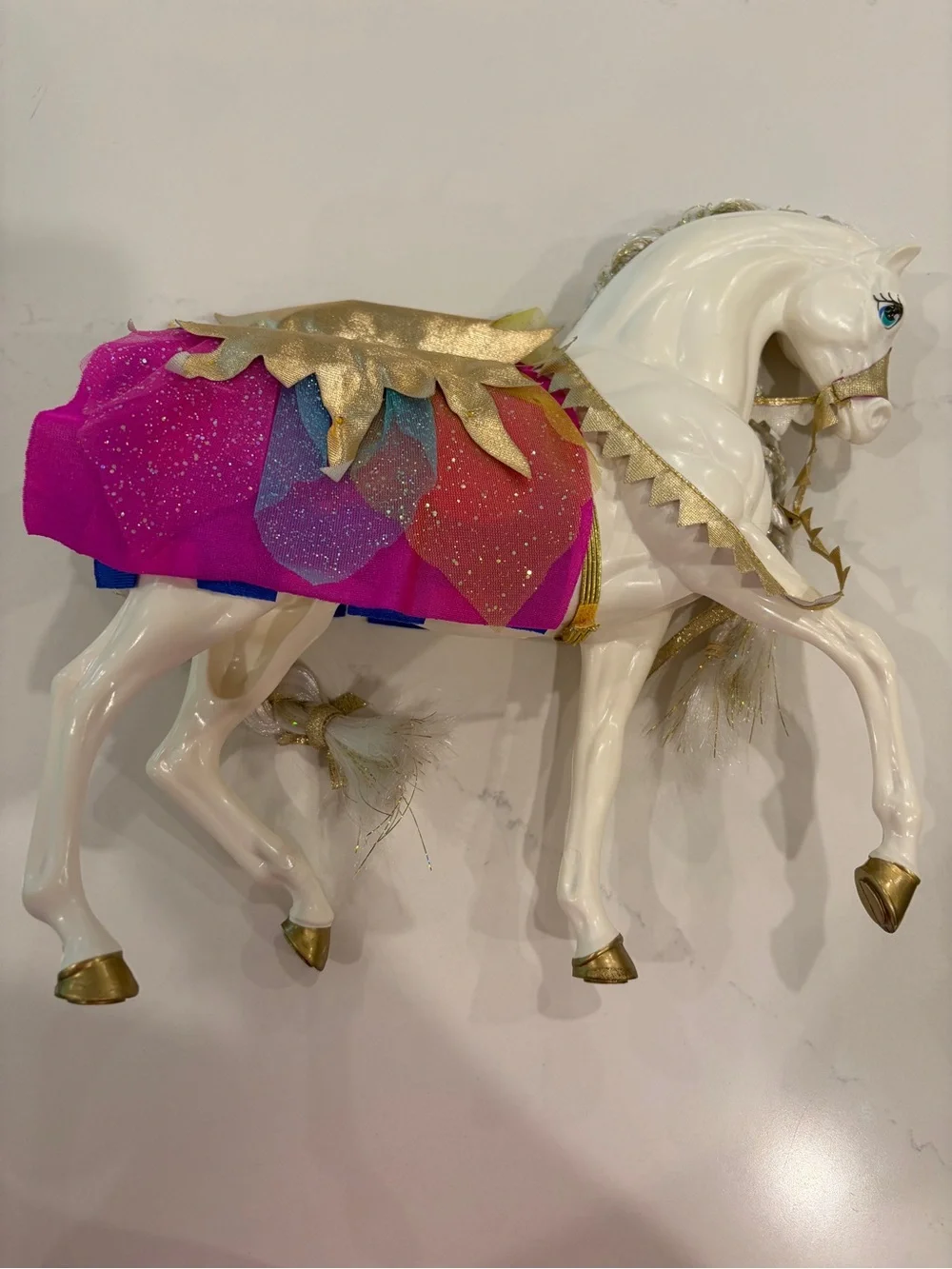 Mattel Barbie White Horse Hunchback of Notre Dame, reversible saddle